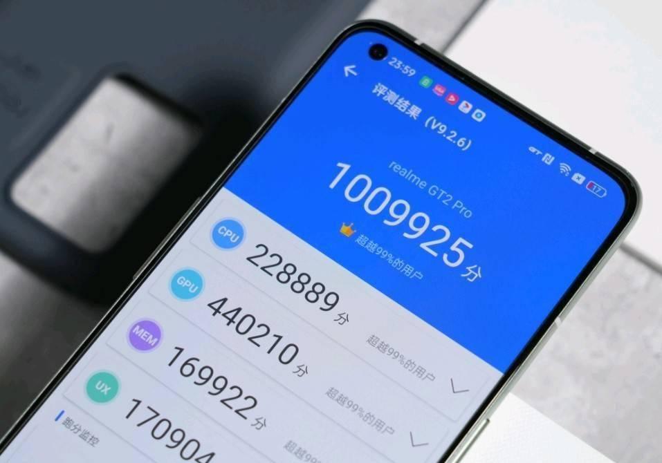 阿尔卡特Idol 4S：2K屏骁龙652处理器，外观超赞！