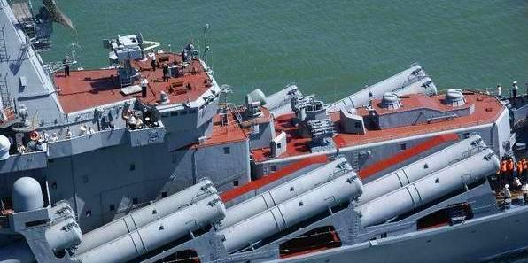 蛟级巡洋舰装备搭配详细解析：你猜哪个组合最强？