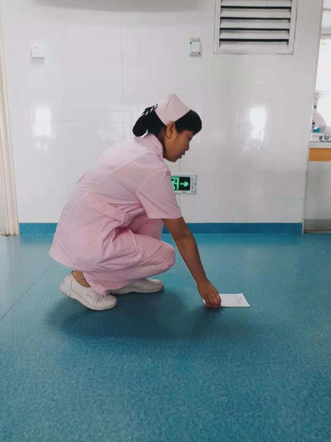 前胸后背疼 还有红色的水泡_前胸后背疼起水泡是什么病_后背疼痛后出现红泡