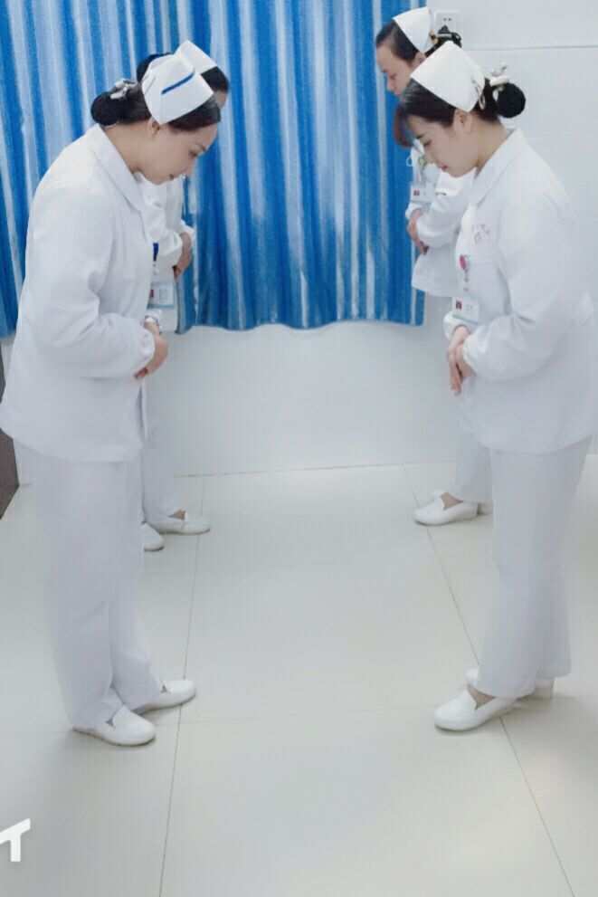 前胸后背疼起水泡是什么病_前胸后背疼 还有红色的水泡_后背疼痛后出现红泡