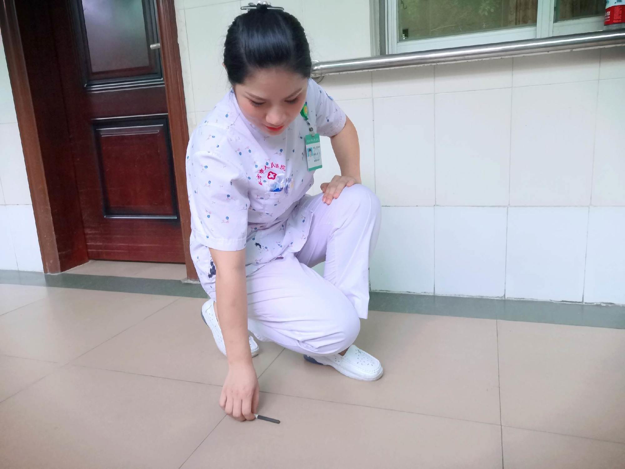 后背疼痛后出现红泡_前胸后背疼 还有红色的水泡_前胸后背疼起水泡是什么病