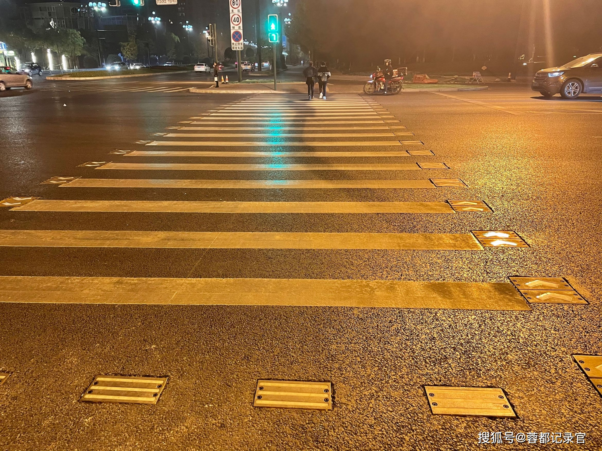 路口导向线怎么走视频_导向路口大全线标志图片_路口导向线大全