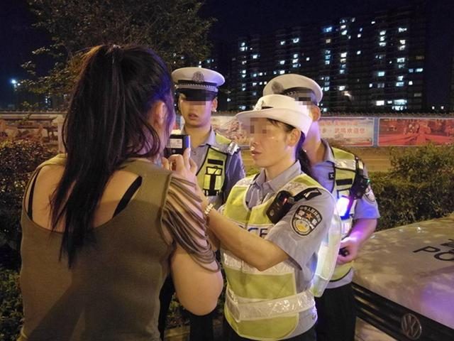 女司机路口停车27分钟_路口停车几分钟扣分吗_路口停车一分钟