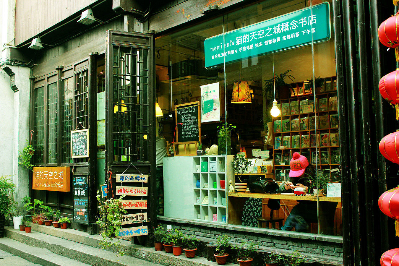 2020书店摆书造型图片_书店书的摆放造型图片_书店怎样摆放创意的书