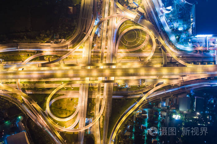 监控前压实线_路口压导向线怎么扣分_路口监控前压导向线