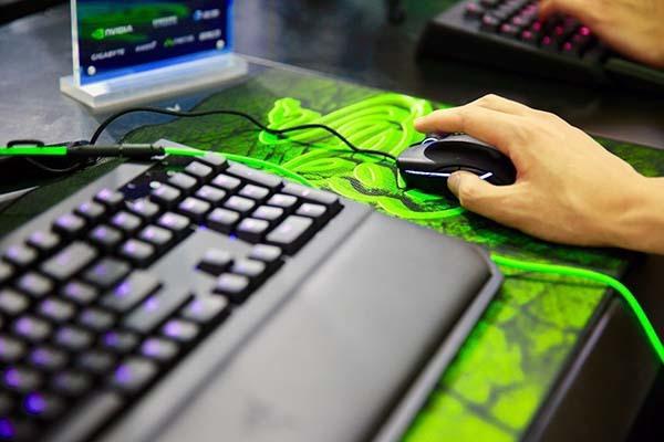 鼠标在电脑上没反应是怎么回事_鼠标怎么办_电脑鼠标不见了怎么办